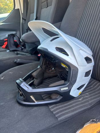 Uvex, Casque vtt avec mentonnière détachable