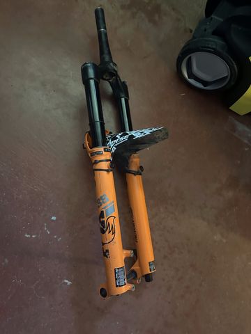 Used Fox Fourche 38 2025 bike — image 2 of 2