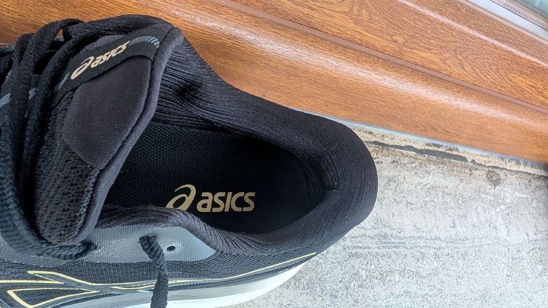 Used Asics GT-4000 4 Running Shoes 2026 bike — image 2 of 8