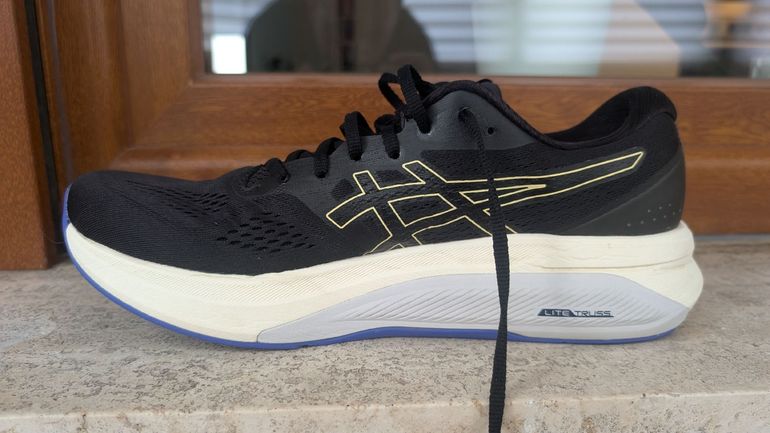 Used Asics GT-4000 4 Running Shoes 2026 bike — image 8 of 8