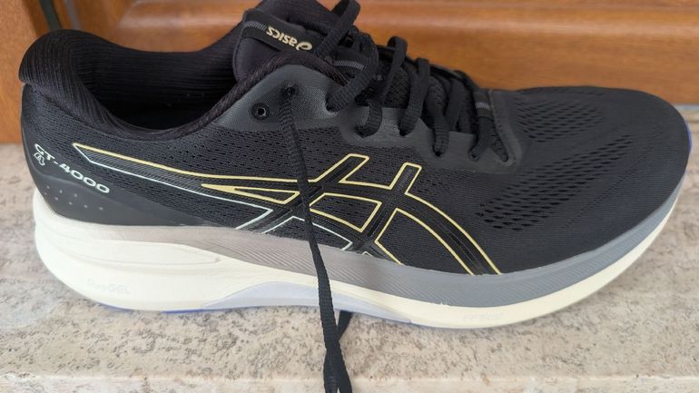 Used Asics GT-4000 4 Running Shoes 2026 bike — image 7 of 8