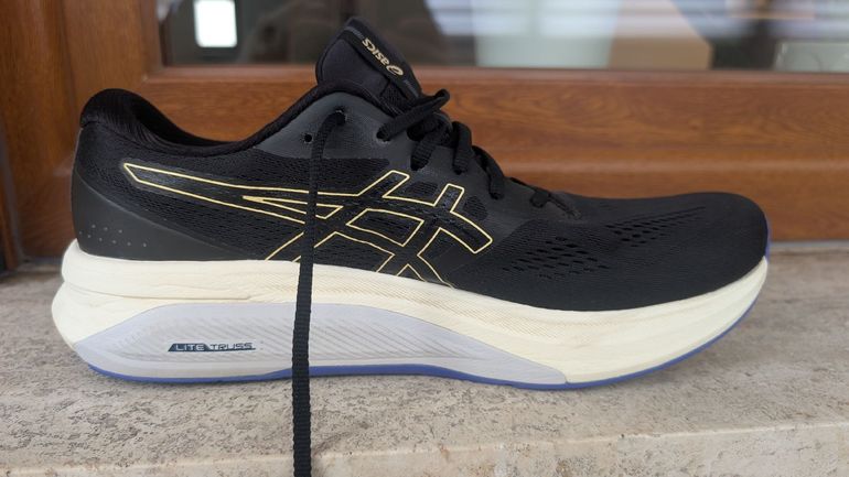 Used Asics GT-4000 4 Running Shoes 2026 bike — image 4 of 8