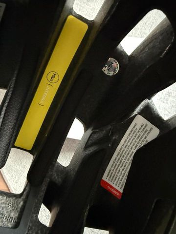 Used POC Ventral MIPS bike — image 6 of 9