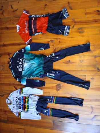 Specialized, 3 tenues (XS, S, XS)