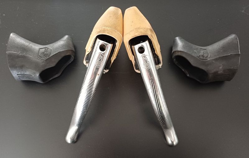 Brugt Campagnolo Record Brake Levers with White and Black Hoods Brakes