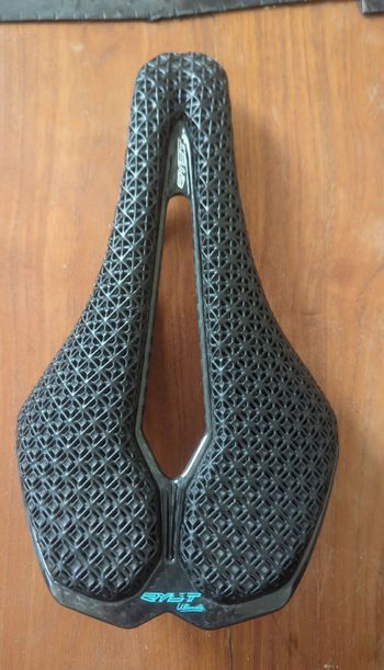 Ryet, Carbon Sattel