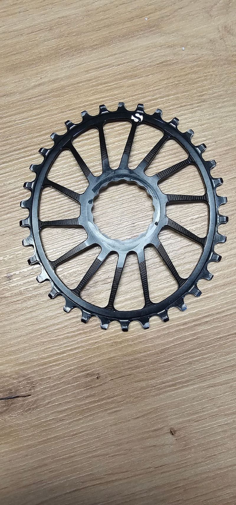 Używany Absoluteblack Absolute Black 12V Direct Mount 32 dents Drivetrain & Pedals