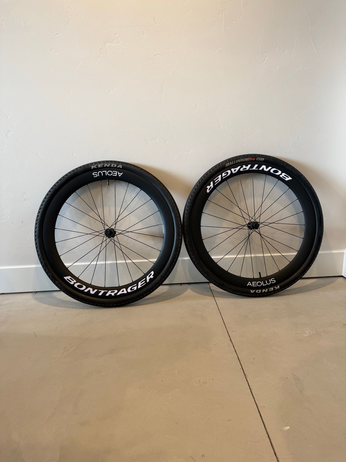 Bontrager Aeolus Pro 51 TLR Disc Road Wheel 2026