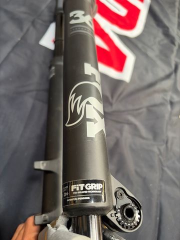 Used Fox 36 Performance 170mm bike — image 3 of 7
