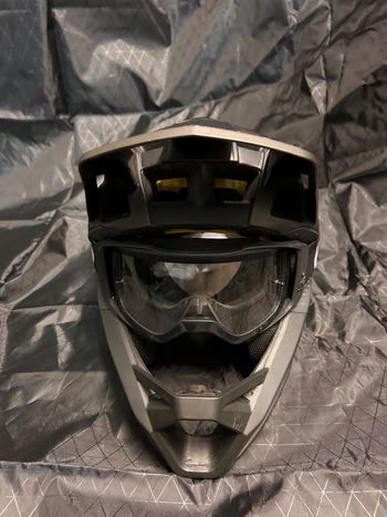Fox, Casco Helmet