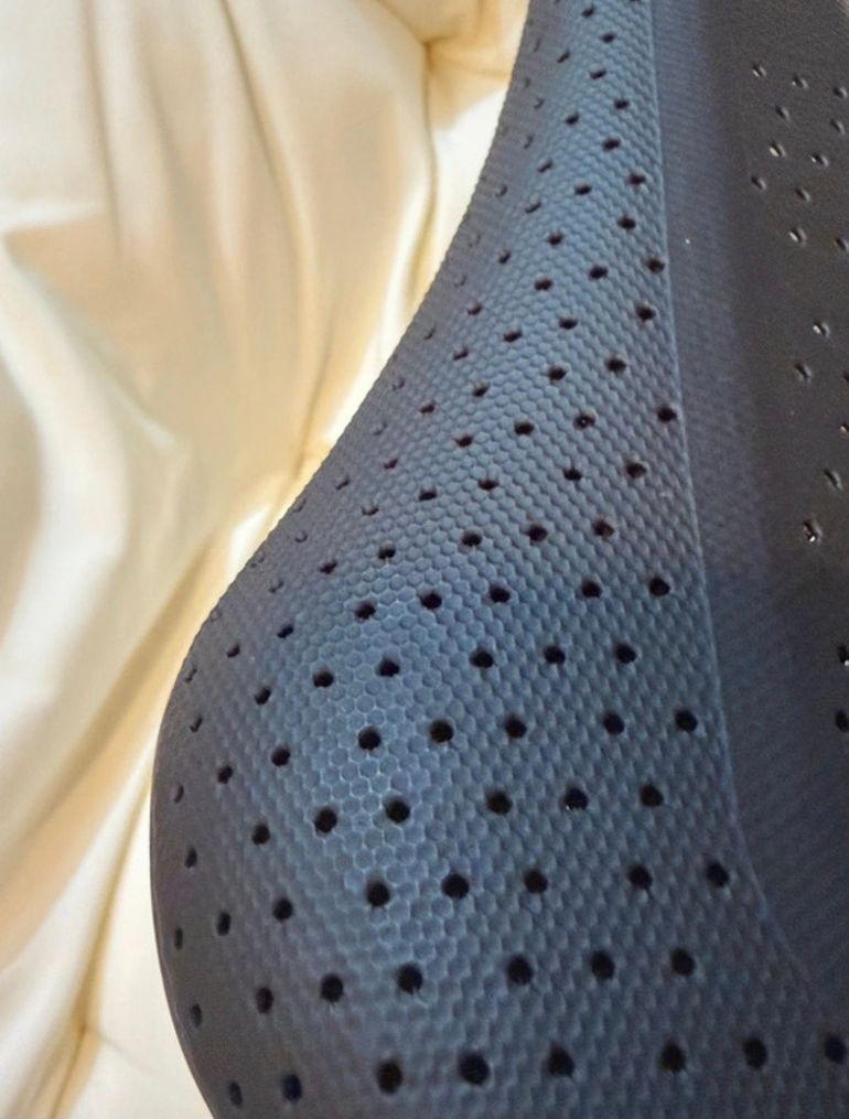 Used No brand Carbon Saddle 180g 2026 bike — image 3 of 11