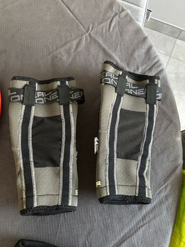 Tweedehands O‘neal Flow Elbow Guard bike — afbeelding 2 van 3