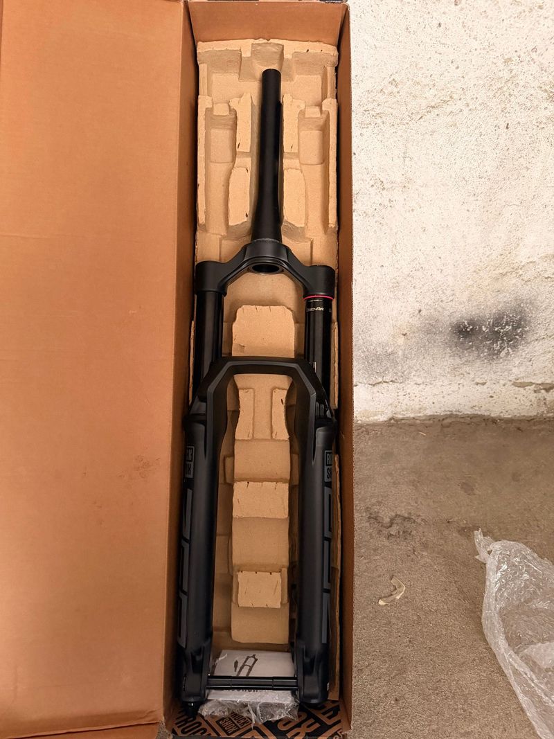 RockShox ZEB Charger R 27.5" 170mm 2023 Fork d'occasion