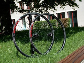 Używany Bike Ahead Components Carbon Laufradsatz / LEFTY 2.0 / EXTRALITE / von Cannondale Scalpel Wheels
