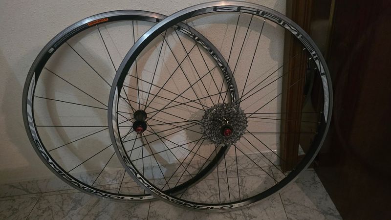 Used Campagnolo Khamsin Wheels bike — image 1 of 8