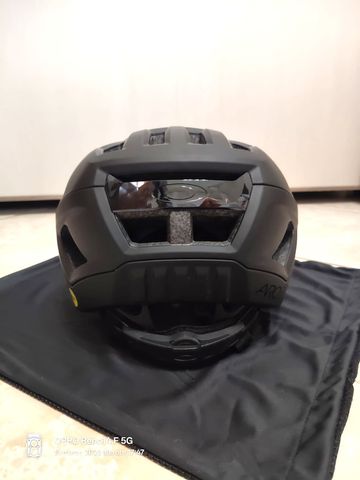Brugt Oakley ARO3 Mips Helmet Size L bike — billede 4 af 11