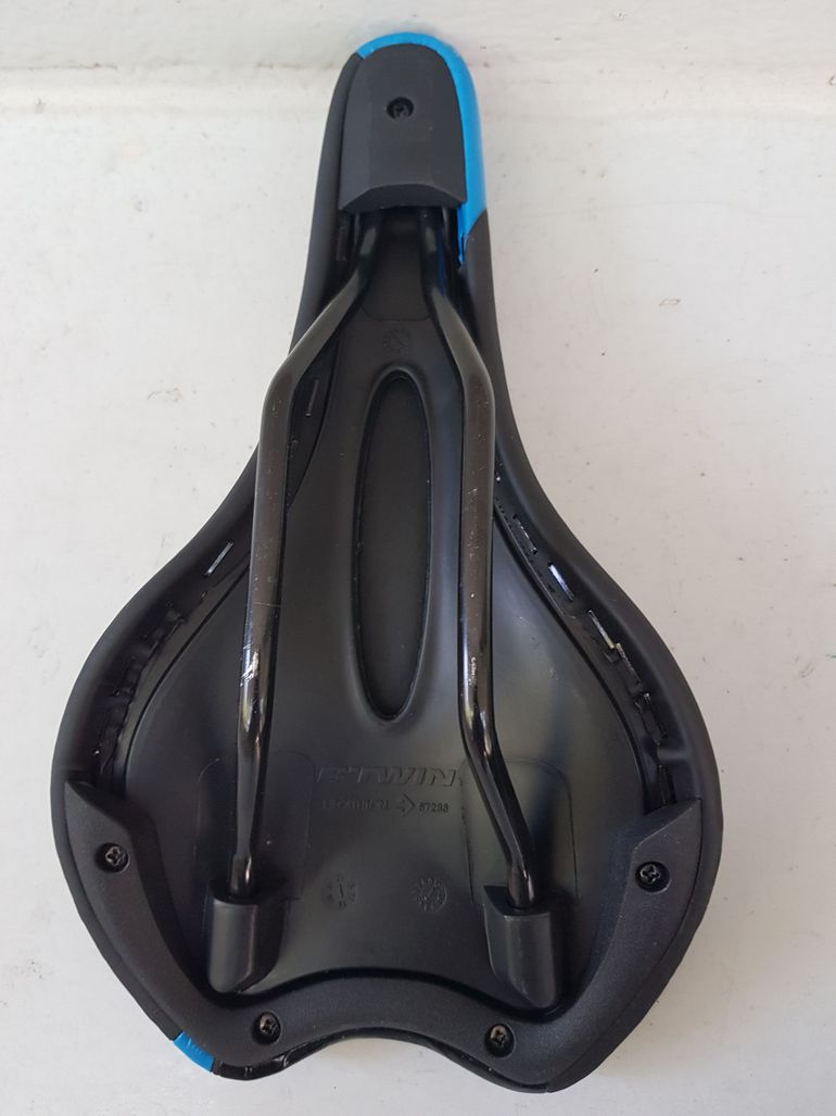 Used ROYAL, TOFINO, DECATHLON,FABRIC Lot de 4 selles de vélo de route, vente séparéee possible - ROYAL, TOFINO, DECATHLON ErgoFitSystem, Fabric bike — image 7 of 13