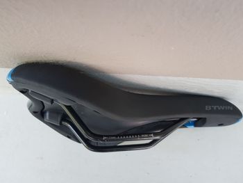 Used ROYAL, TOFINO, DECATHLON,FABRIC Lot de 4 selles de vélo de route, vente séparéee possible - ROYAL, TOFINO, DECATHLON ErgoFitSystem, Fabric bike — image 11 of 13
