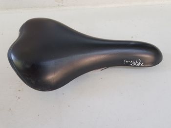 Used ROYAL, TOFINO, DECATHLON,FABRIC Lot de 4 selles de vélo de route, vente séparéee possible - ROYAL, TOFINO, DECATHLON ErgoFitSystem, Fabric bike — image 5 of 13