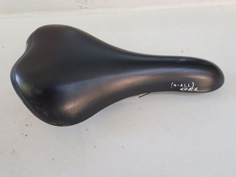 Used ROYAL, TOFINO, DECATHLON,FABRIC Lot de 4 selles de vélo de route, vente séparéee possible - ROYAL, TOFINO, DECATHLON ErgoFitSystem, Fabric bike — image 5 of 13