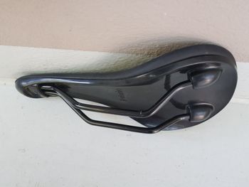 Used ROYAL, TOFINO, DECATHLON,FABRIC Lot de 4 selles de vélo de route, vente séparéee possible - ROYAL, TOFINO, DECATHLON ErgoFitSystem, Fabric bike — image 8 of 13