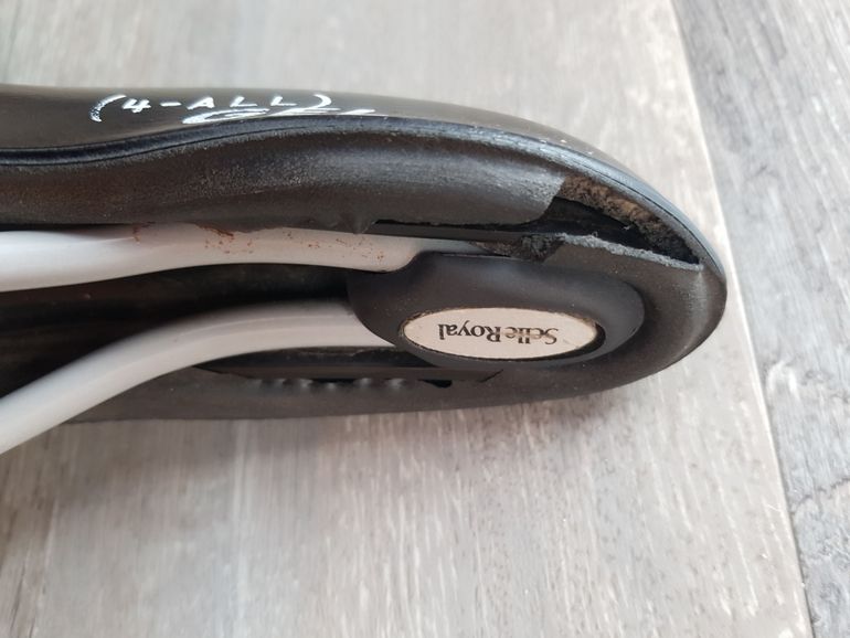 Used ROYAL, TOFINO, DECATHLON,FABRIC Lot de 4 selles de vélo de route, vente séparéee possible - ROYAL, TOFINO, DECATHLON ErgoFitSystem, Fabric bike — image 13 of 13