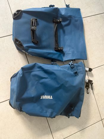 Thule, 2 x 25L Panniers & Rack