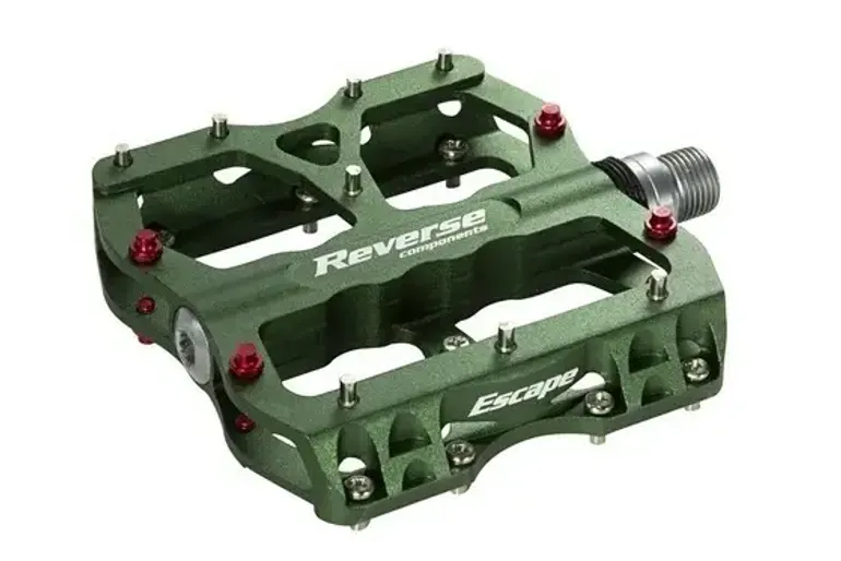 Used Reverse Components Escape Flat Pedals verde bike — image 1 of 2