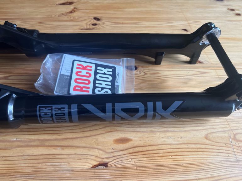 Used RockShox Lyrik Base 29" 160mm 15*110mm Tapered Black bike — image 2 of 8