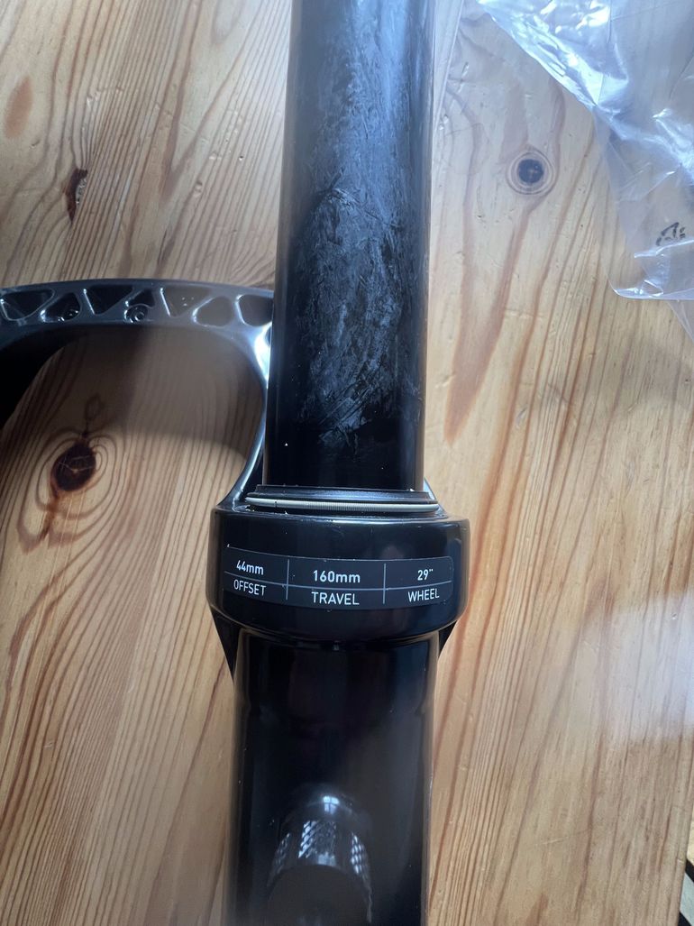 Used RockShox Lyrik Base 29" 160mm 15*110mm Tapered Black bike — image 3 of 8