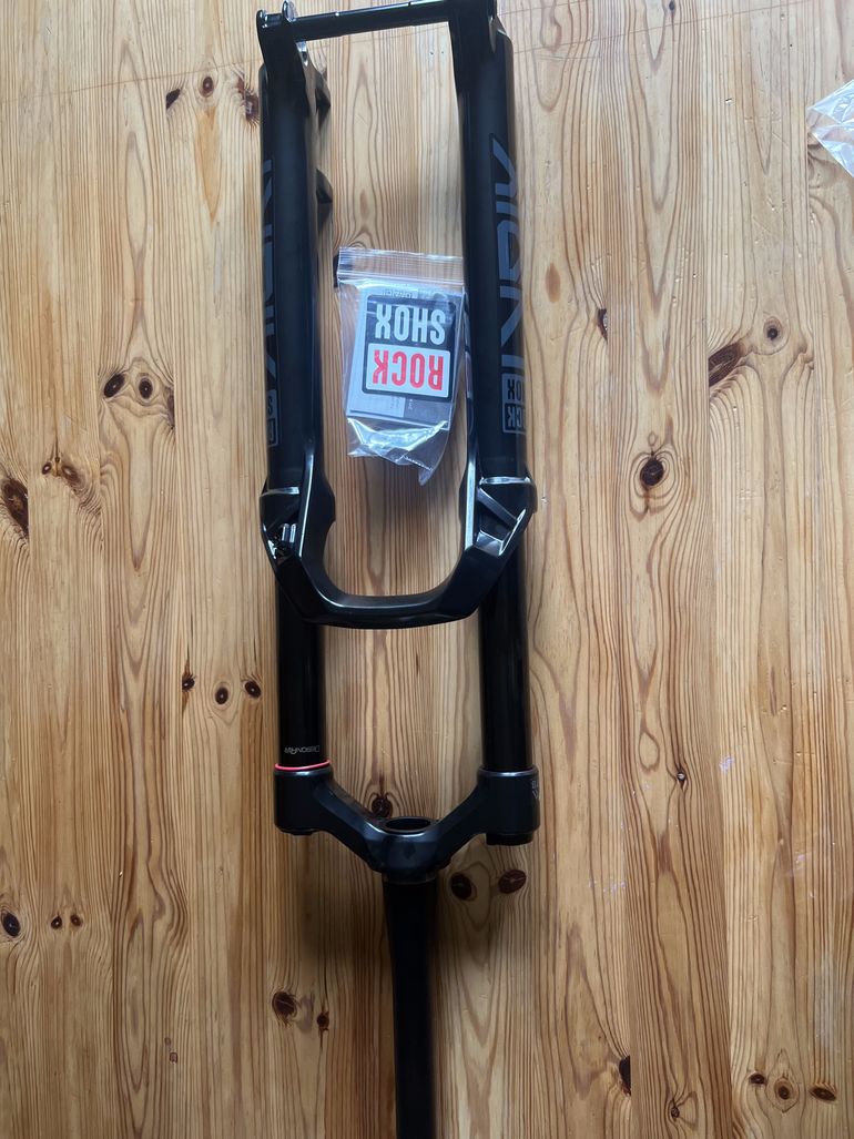Used RockShox Lyrik Base 29" 160mm 15*110mm Tapered Black bike — image 6 of 8