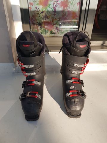 Used Atomic Hawx 2024 bike — image 1 of 6
