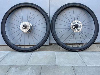 Used Bontrager Aeolus Elite 35 TLR Disc Road Carbon Wheels bike