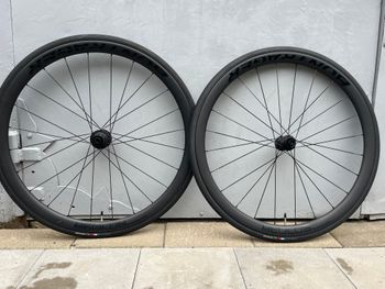 Used Bontrager Aeolus Elite 35 TLR Disc Road Carbon Wheels bike — image 1 of 5