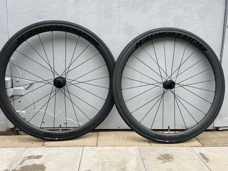 Used Bontrager Aeolus Elite 35 TLR Disc Road Carbon Wheels bike — image 1 of 5