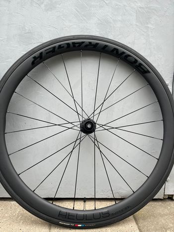 Used Bontrager Aeolus Elite 35 TLR Disc Road Carbon Wheels bike — image 4 of 5
