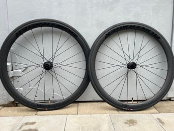 Used Bontrager Aeolus Elite 35 TLR Disc Road Carbon Wheels bike — image 2 of 5