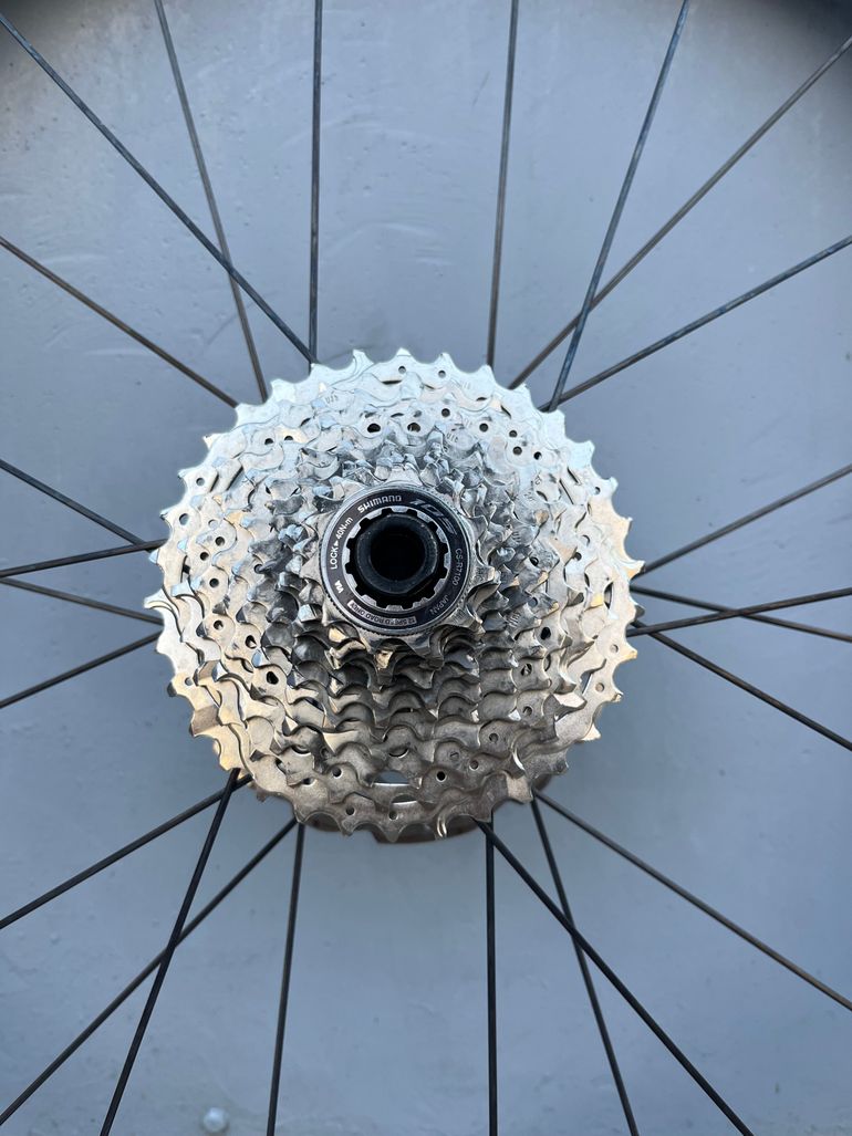 Used Bontrager Aeolus Elite 35 TLR Disc Road Carbon Wheels bike — image 5 of 5