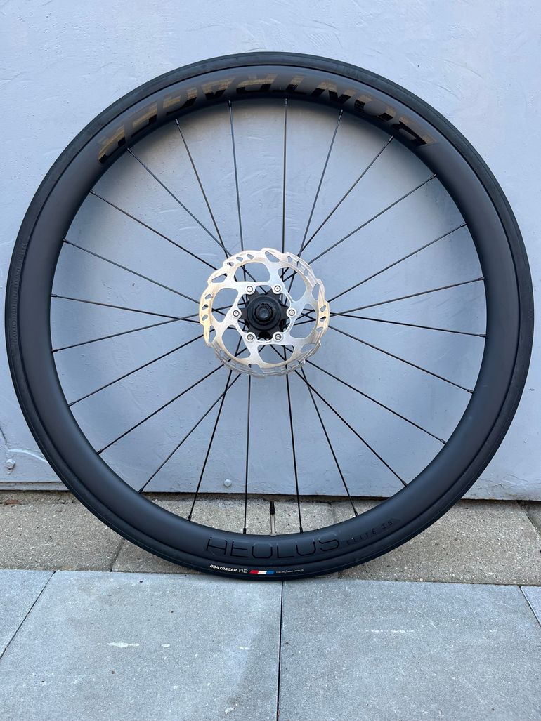 Used Bontrager Aeolus Elite 35 TLR Disc Road Carbon Wheels bike — image 2 of 5