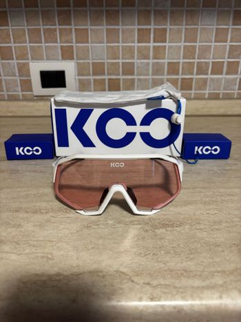Koo, Demos