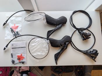 Shimano, GRX 810 Hydraulic Brake/Shifter Set ST-RX810 + BR-RX810
