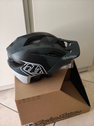 Troy Lee Designs Flowline SE 2026 bike d'occasion — image 12 sur 12