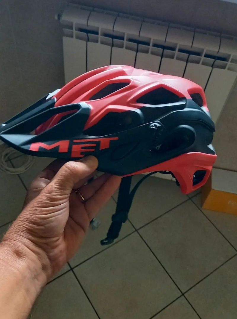 Used MET Lupo bike — image 2 of 6