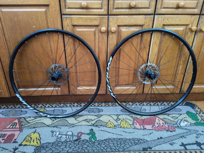 Used Mavic Aksium Wheelset bike — image 2 of 3