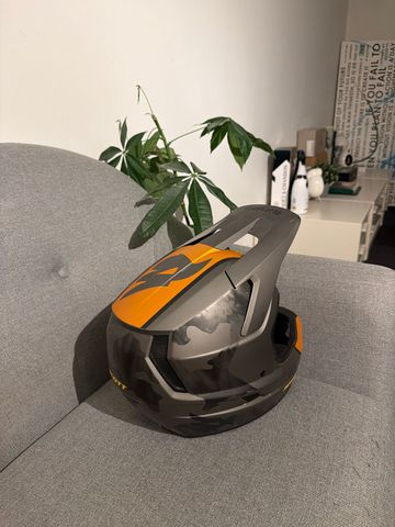 Używany Bluegrass Legit Helmet 2025 bike — zdjęcie 2 z 2