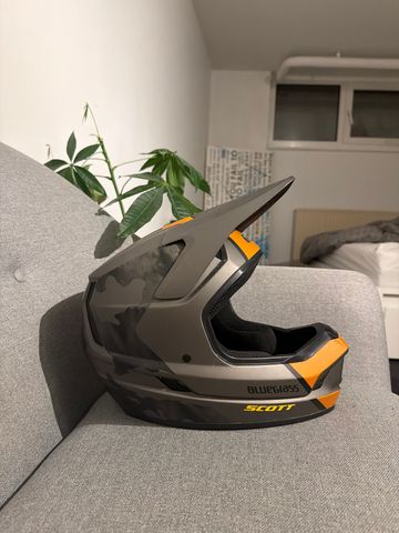 Brugt Bluegrass Legit Helmet 2025 Cycling Accessories