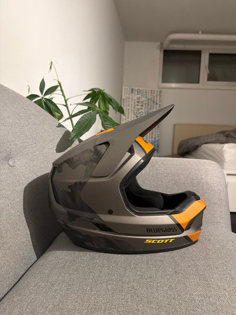 Used Bluegrass Legit Helmet 2025 bike — image 1 of 2