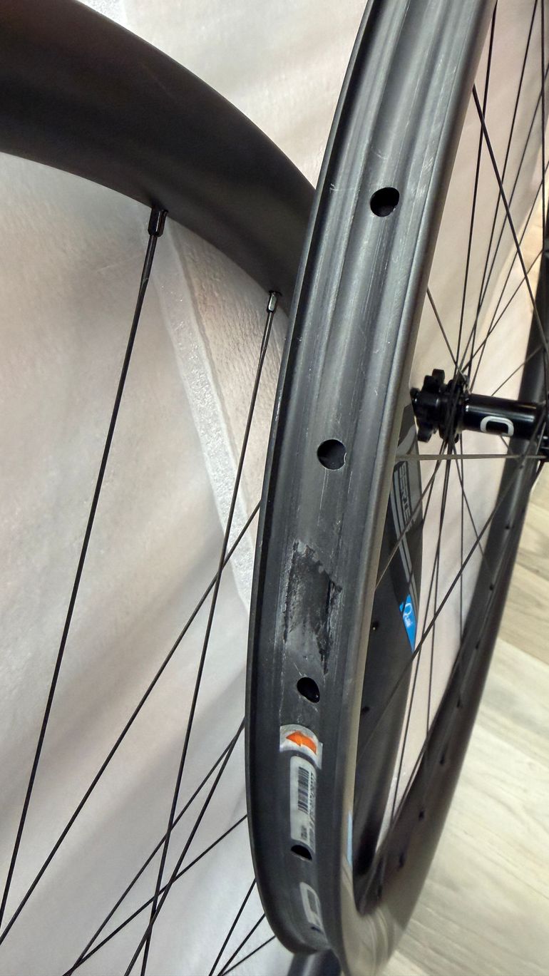 Used Quai M-Series Carbon 29" MTB BOOST Wheelset bike — image 4 of 5