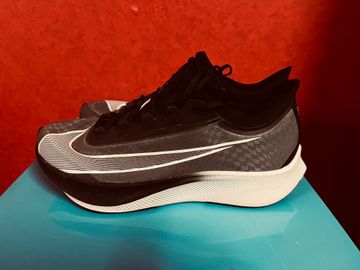 Used Nike Zoom Fly 3 2022 Running Shoes