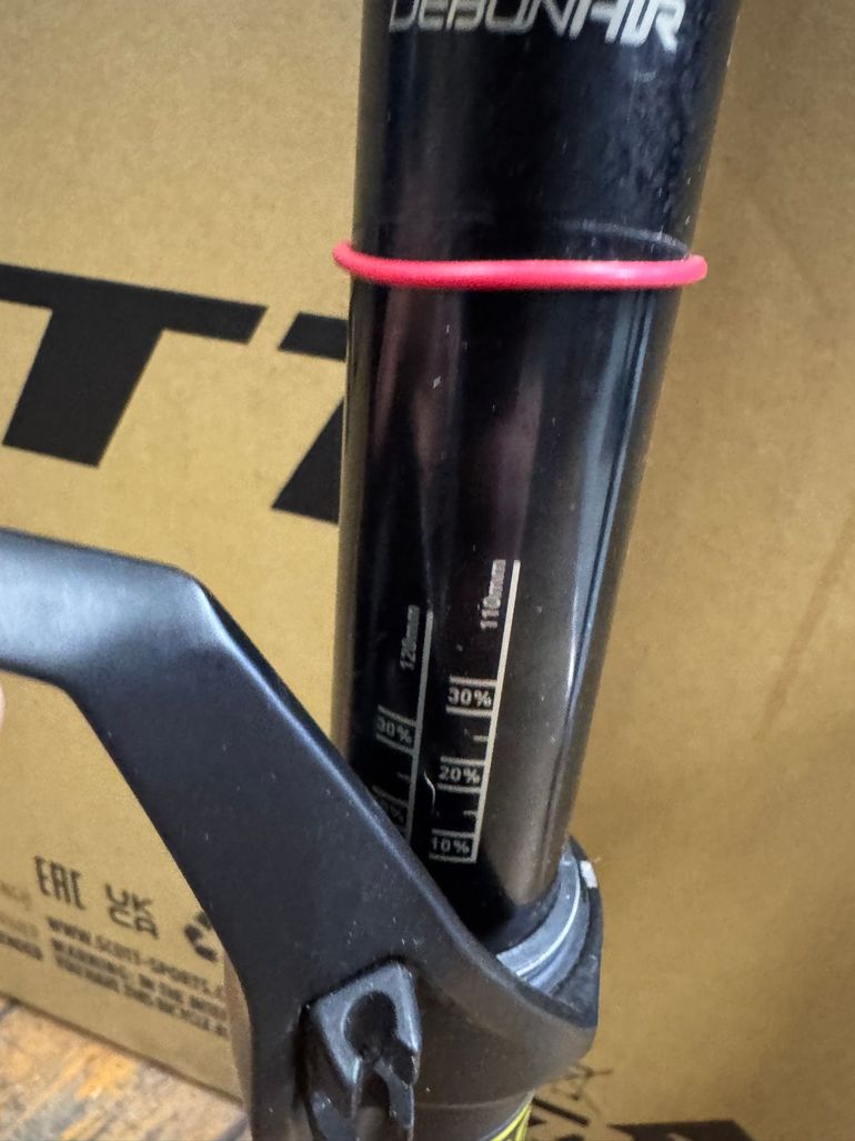 Used RockShox Rock shox sid select+ 2025 bike — image 4 of 9